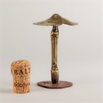 Découverte 14 – Champignon décoratif en laiton