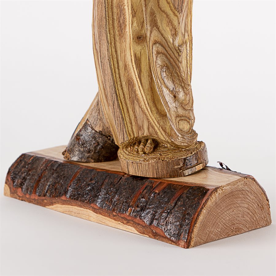 Équilibre , sculpture en taille directe sur vinaigrier Équilibre , sculpture en taille directe sur vinaigrier