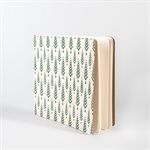 PETIT SECRET - Carnet souple à reliure cousue avec ficelle - Chevrons verts sur fond crème