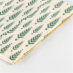 PETIT SECRET - Carnet souple à reliure cousue avec ficelle - Chevrons verts sur fond crème