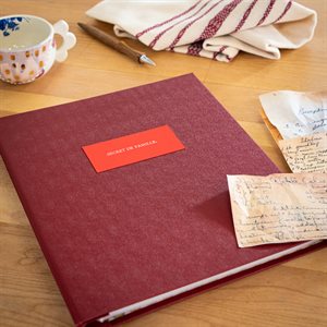 FAMILY SECRET - Binder with pockets for recipes, photos and more! Plain red with olive pattern