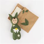 Baby leaf and her little bed Dark green and daisy flowers