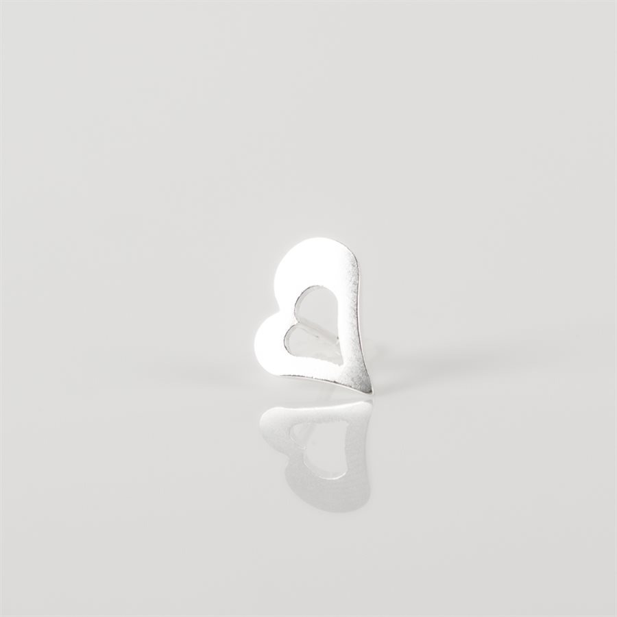 Openwork Slanted Heart Stud Earring (single) Openwork Slanted Heart Stud Earring (single)