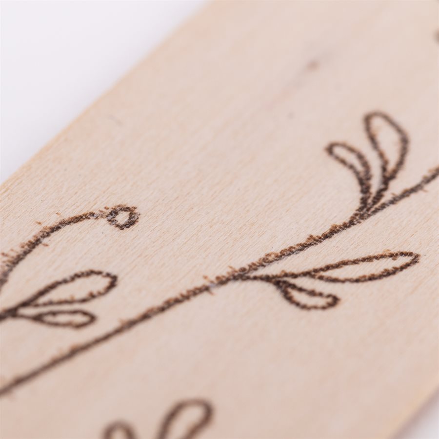 Signet en bois pyrogravé, modèle Avant l'éclosion Signet en bois pyrogravé, modèle Avant l'éclosion