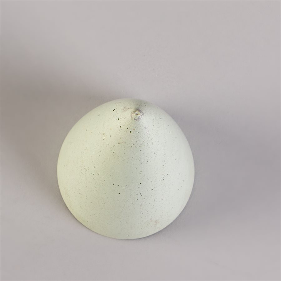 Cône de présentation pour bijoux en béton vert Cône de présentation pour bijoux en béton vert