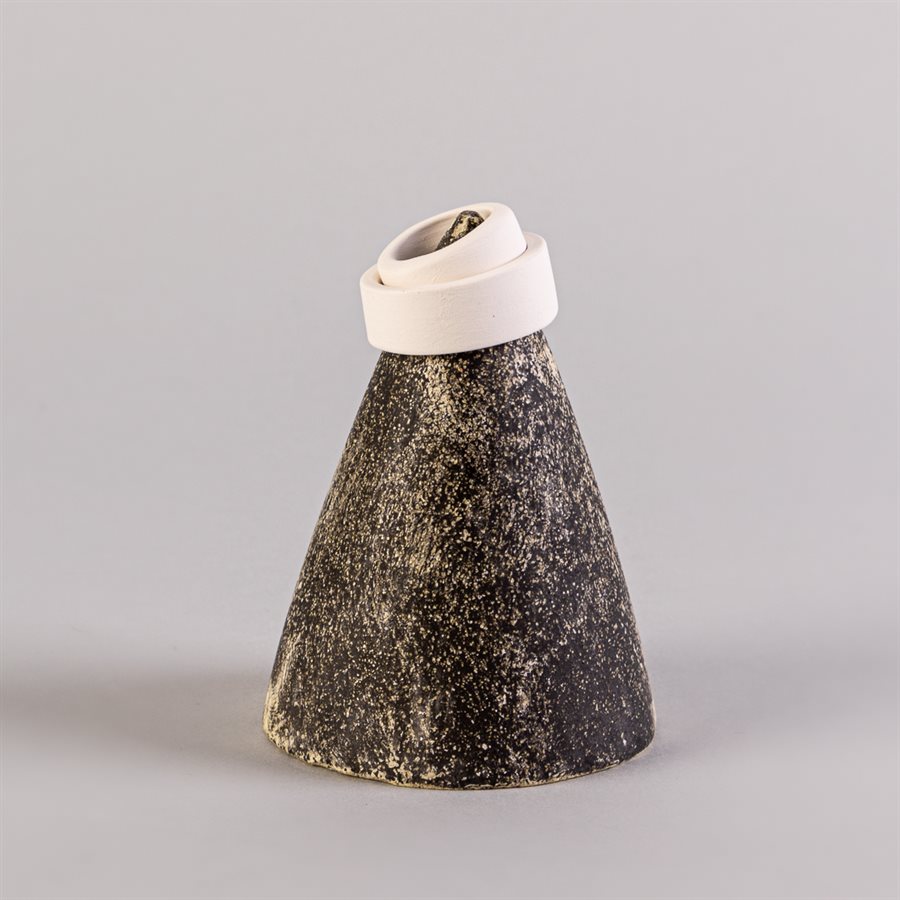 Cône de présentation pour bijoux en béton, noir et blanc Cône de présentation pour bijoux en béton, noir et blanc
