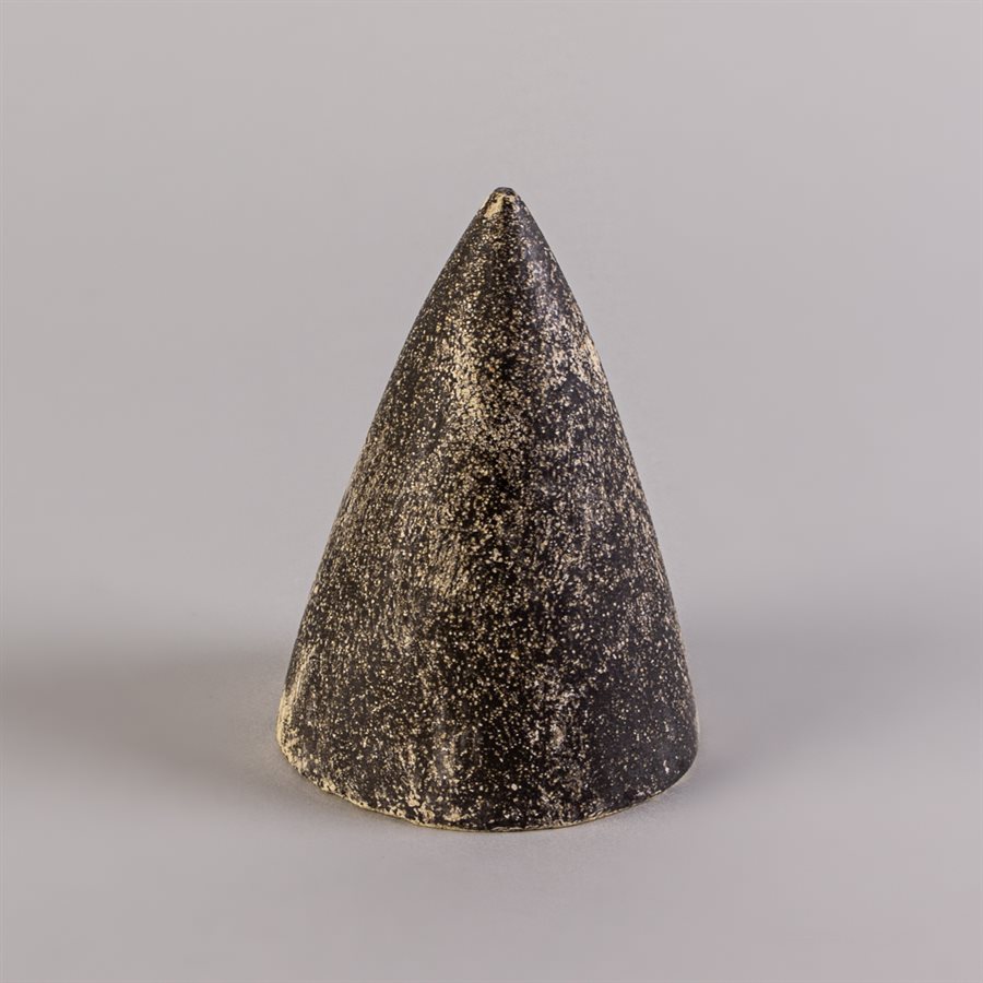 Cône de présentation pour bijoux en béton, noir et blanc Cône de présentation pour bijoux en béton, noir et blanc