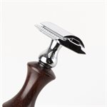 Traditional double-edged razor in ~Attribute:Matériaux~ carved
