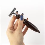 Traditional double-edged razor in ~Attribute:Matériaux~ carved