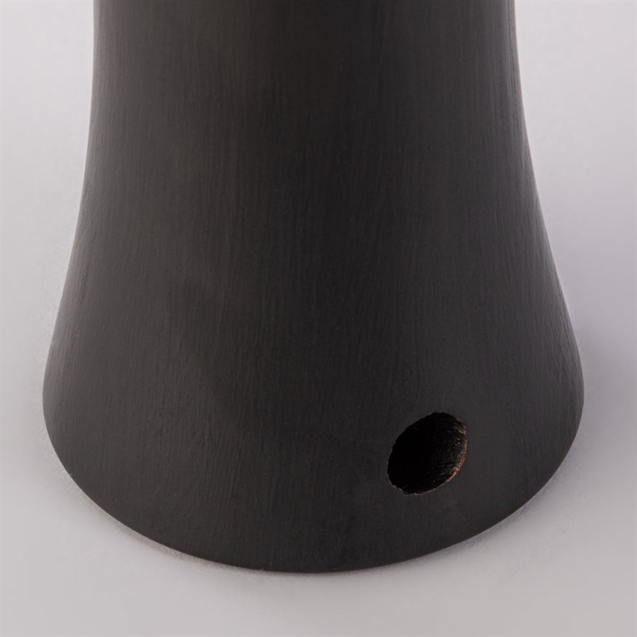 Vase soliflore en pin sculpté, avec insert de verre Vase soliflore en pin sculpté, avec insert de verre