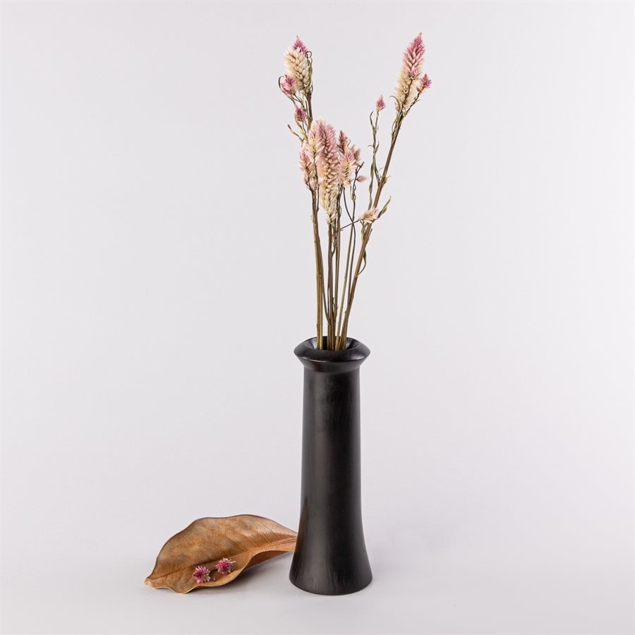 Vase soliflore en pin sculpté, avec insert de verre Vase soliflore en pin sculpté, avec insert de verre