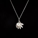 Pendant grosse pearl set d'une Fern