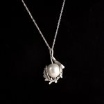 Pendant grosse pearl set d'une Fern