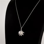 Pendant grosse pearl set d'une Fern