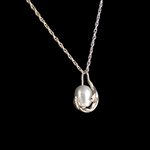Pendentif petite perle certie d'une fougère