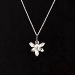 Pendant Trillium