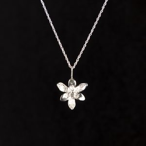 Pendant Trillium
