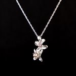 Pendentif Lila commun 2 fleurs perle rose Pendentif Lila commun 2 fleurs perle rose