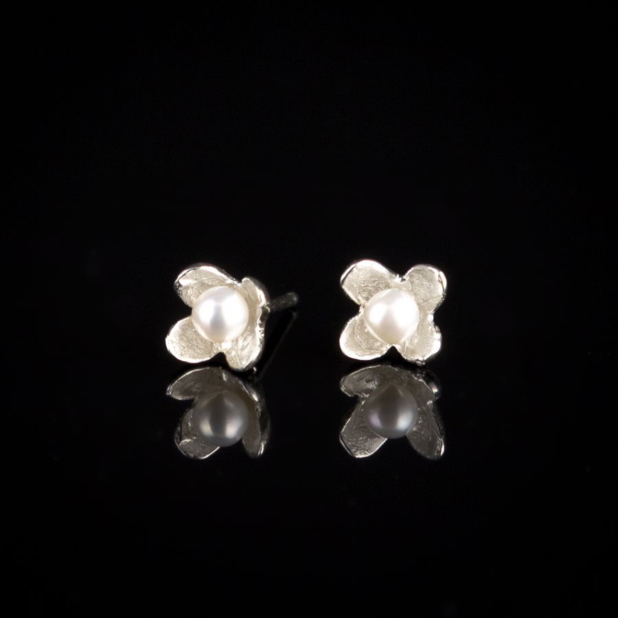 Earrings fixed Japanese lilac pearl white