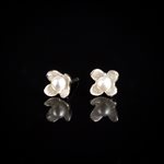 Earrings fixed Japanese lilac pearl white