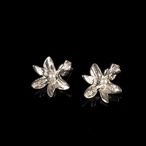 Earrings Calopogon orchid fixed with pearl white