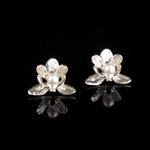 Boucle d’oreille orchidée phalaénopsis fixe avec perle blanc Boucle d’oreille orchidée phalaénopsis fixe avec perle blanc