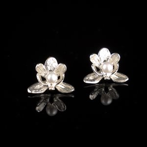 Earrings Phalaenopsis orchid fixed with pearl blanc
