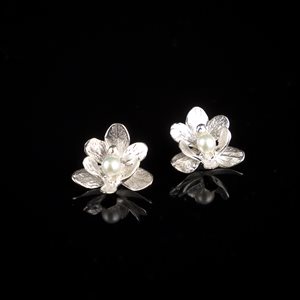 Earrings Phalaenopsis orchid fixed with pearl blanc