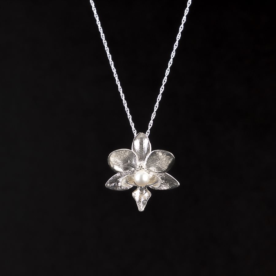 Pendant Phalaenopsis orchid 3 with pearl white Pendant Phalaenopsis orchid 3 with pearl white