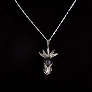 Pendentif Orchidée Calypso avec perle noir