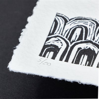 Monsieur k, linogravure sur papier fait main, non encadrée Monsieur k, linogravure sur papier fait main, non encadrée