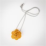 Collier petite rose en verre jaune