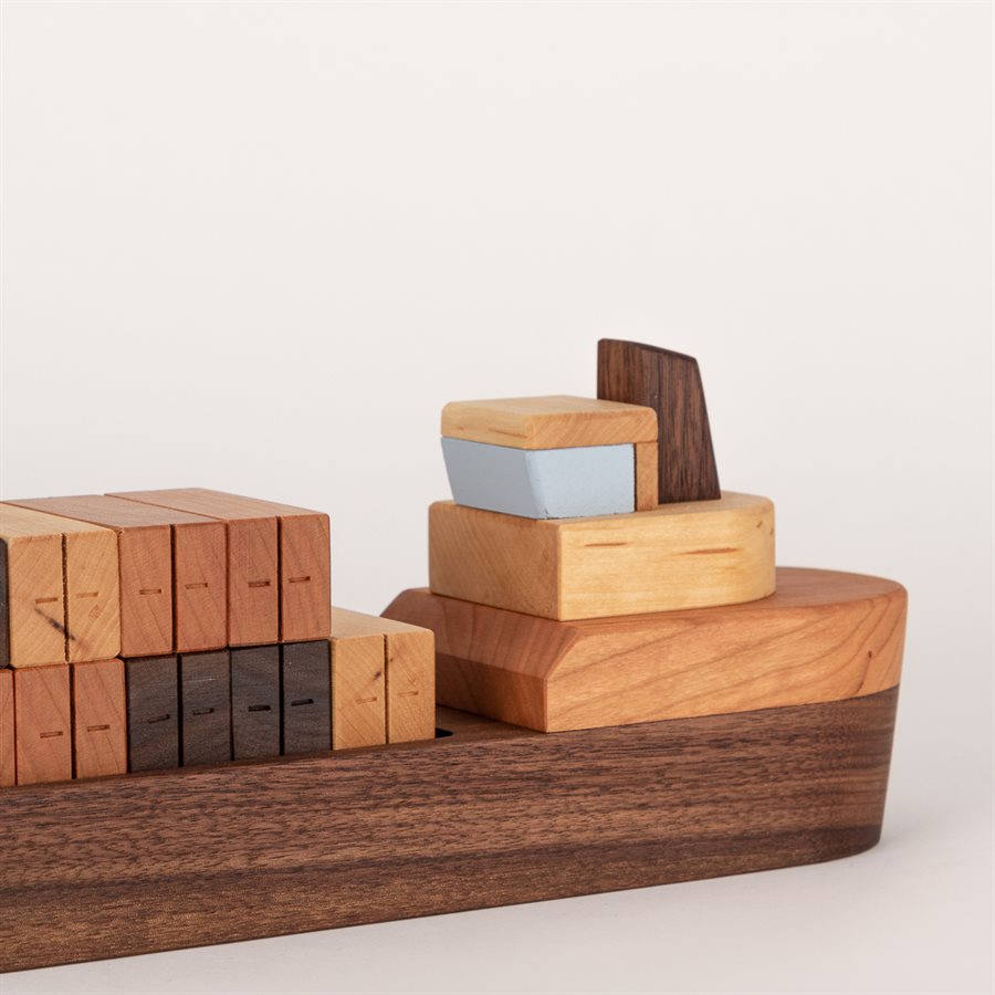 Jouet bateau cargo en bois Jouet bateau cargo en bois