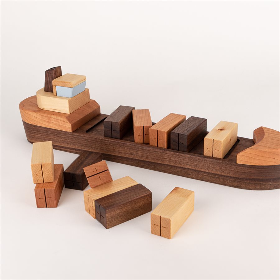 Jouet bateau cargo en bois Jouet bateau cargo en bois