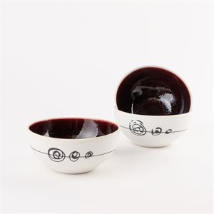 Petit bol rond en porcelaine avec intérieur rouge