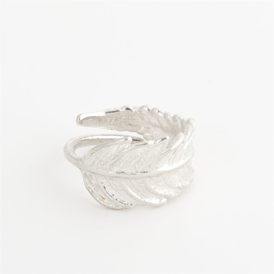 Bague feuille de fougère autruche en argent, fini argent poli Bague feuille de fougère autruche en argent, fini argent poli