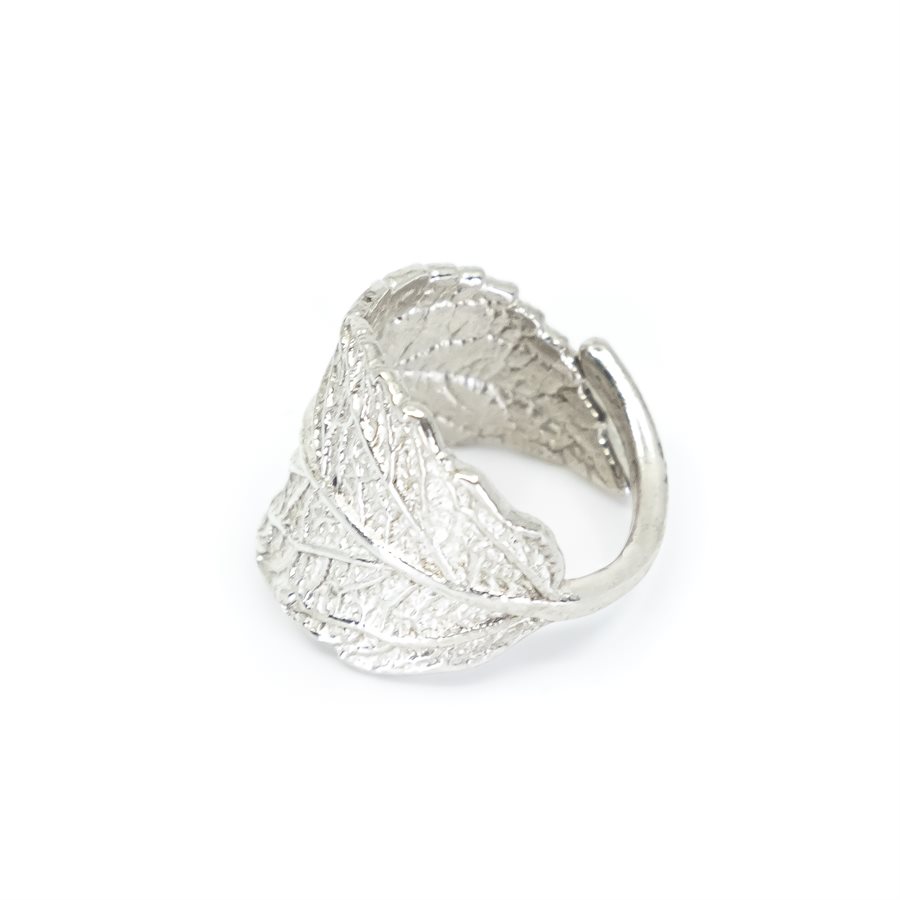 Bague feuille d'acalypha en argent, fini argent poli Bague feuille d'acalypha en argent, fini argent poli