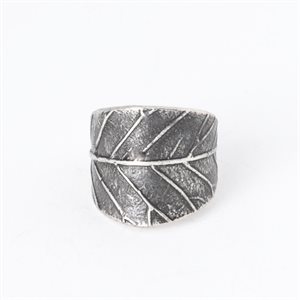 Red elm leaf ring in silver