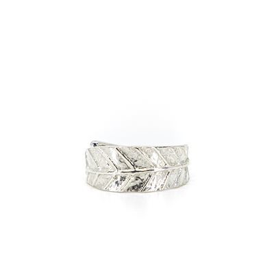 Bague feuille d'orme en argent en argent, fini argent poli Bague feuille d'orme en argent en argent, fini argent poli