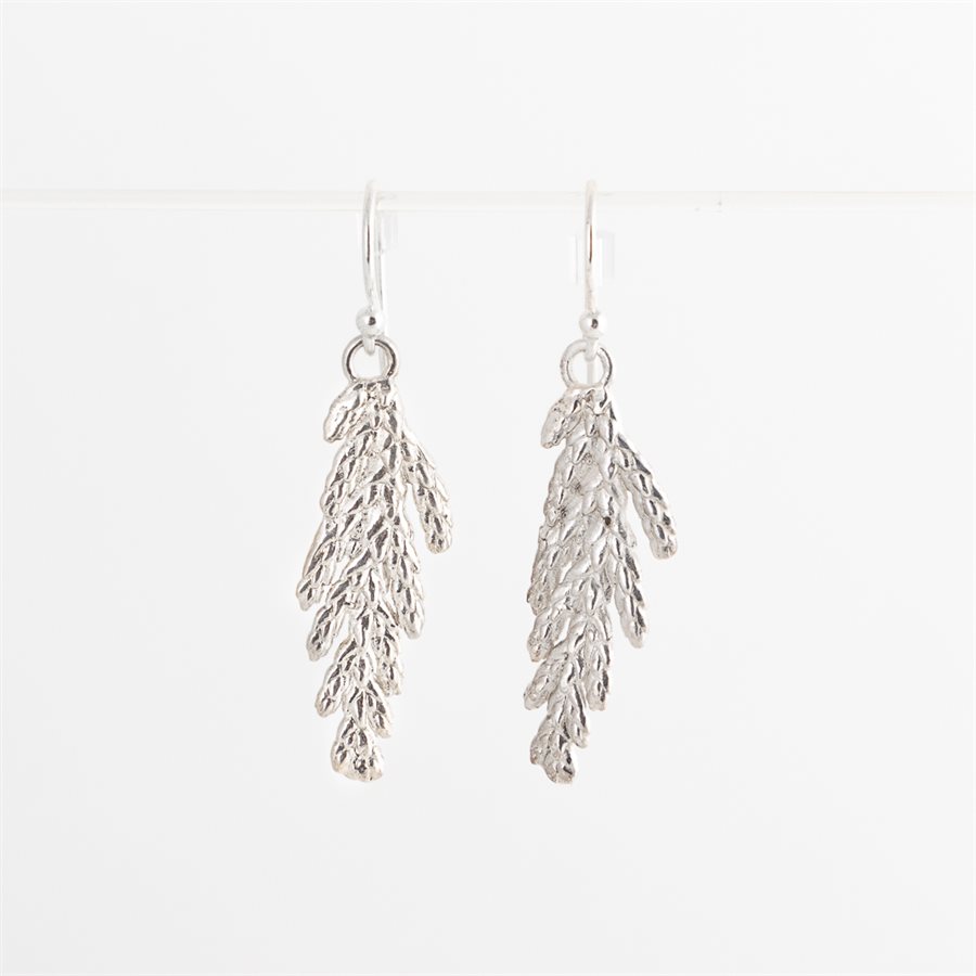 Boucle d'oreilles feuille de génévrier en argent Boucle d'oreilles feuille de génévrier en argent