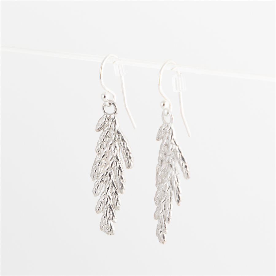 Boucle d'oreilles feuille de génévrier en argent Boucle d'oreilles feuille de génévrier en argent