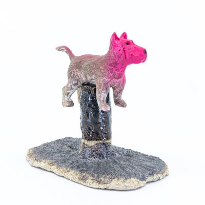 Petit monument au chien à la tête rose Petit monument au chien à la tête rose