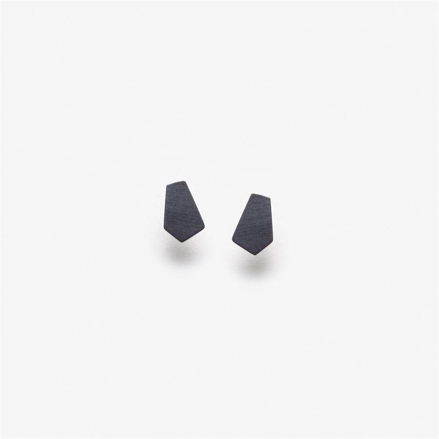 Petite boucle d'oreille stud en argent oxydé Petite boucle d'oreille stud en argent oxydé