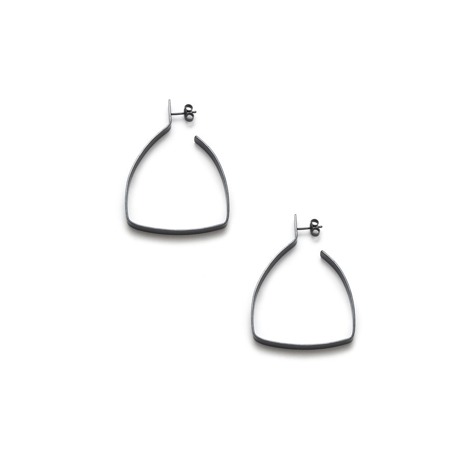 Boucle d'oreille Oriel.01 en argent oxydé Boucle d'oreille Oriel.01 en argent oxydé