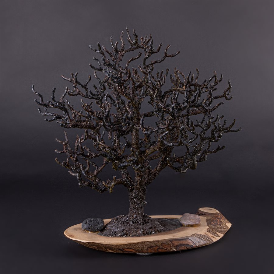 L'intrépide, arbre en acier soudé sur base bois L'intrépide, arbre en acier soudé sur base bois