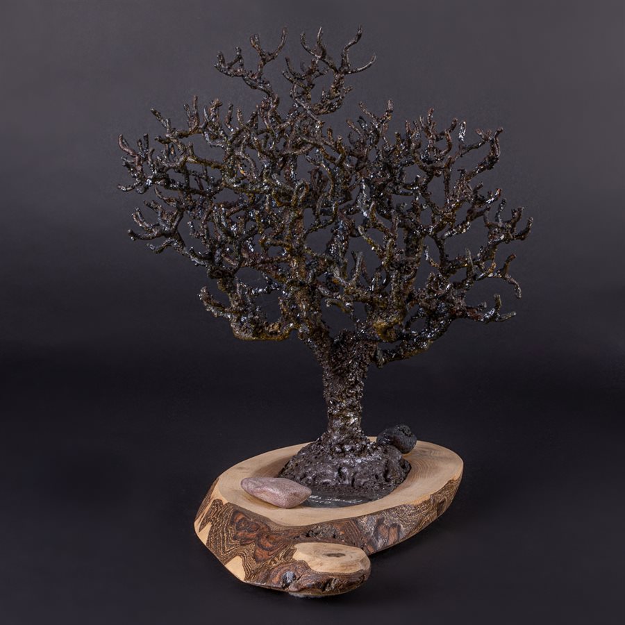 L'intrépide, arbre en acier soudé sur base bois L'intrépide, arbre en acier soudé sur base bois