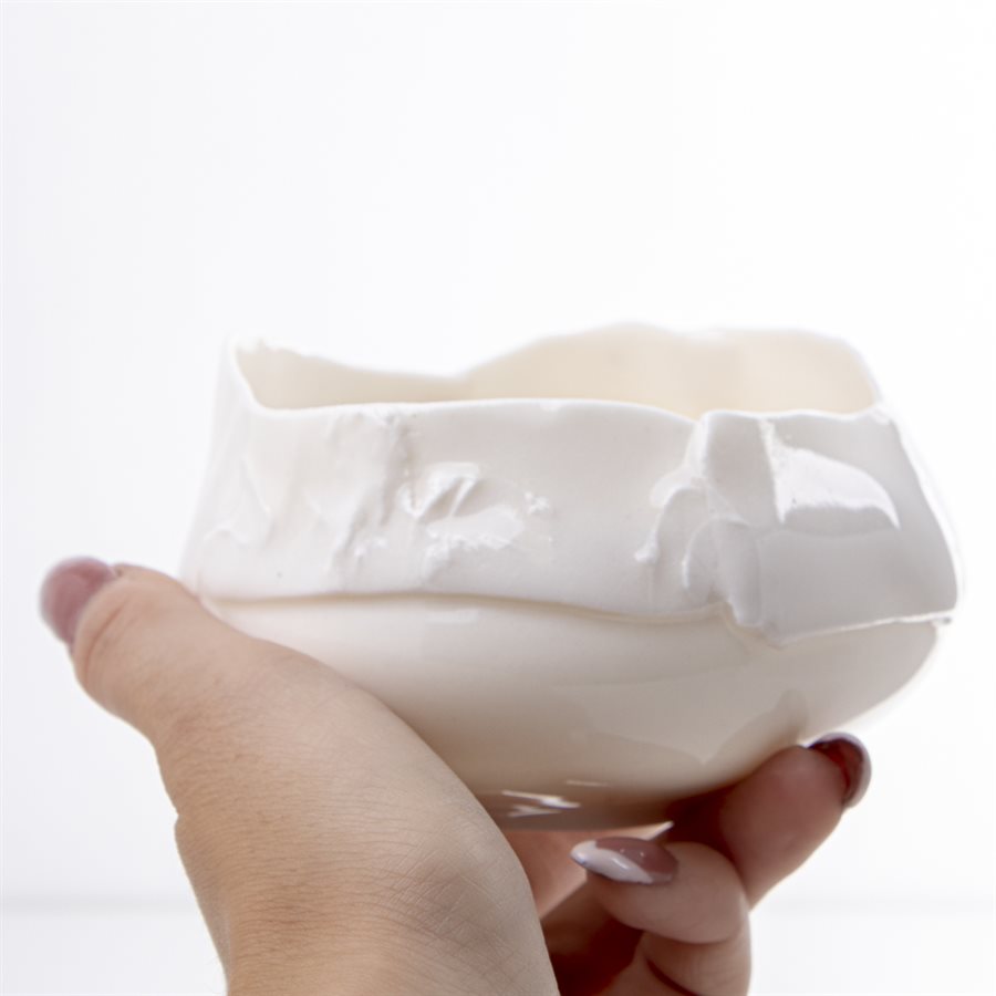 Moyen bol en porcelaine pincée blanche Moyen bol en porcelaine pincée blanche