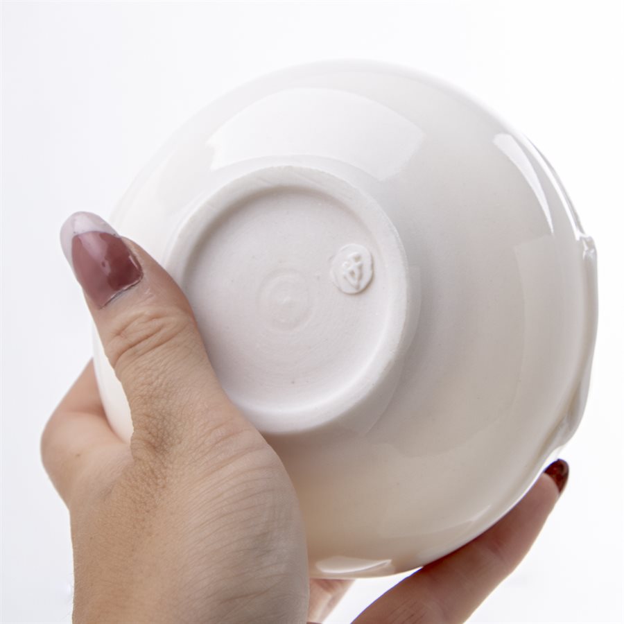 Moyen bol en porcelaine pincée blanche Moyen bol en porcelaine pincée blanche