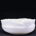 Moyen bol en porcelaine pincée blanche