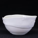 Moyen bol en porcelaine pincée blanche